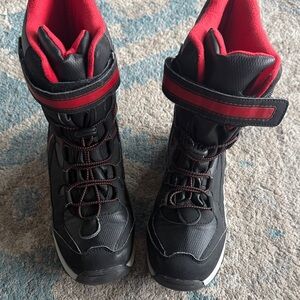 Totes Kids Black and Red snow Boots